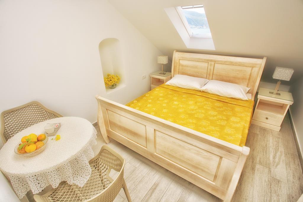 Apartments Barizon Lustica Bagian luar foto