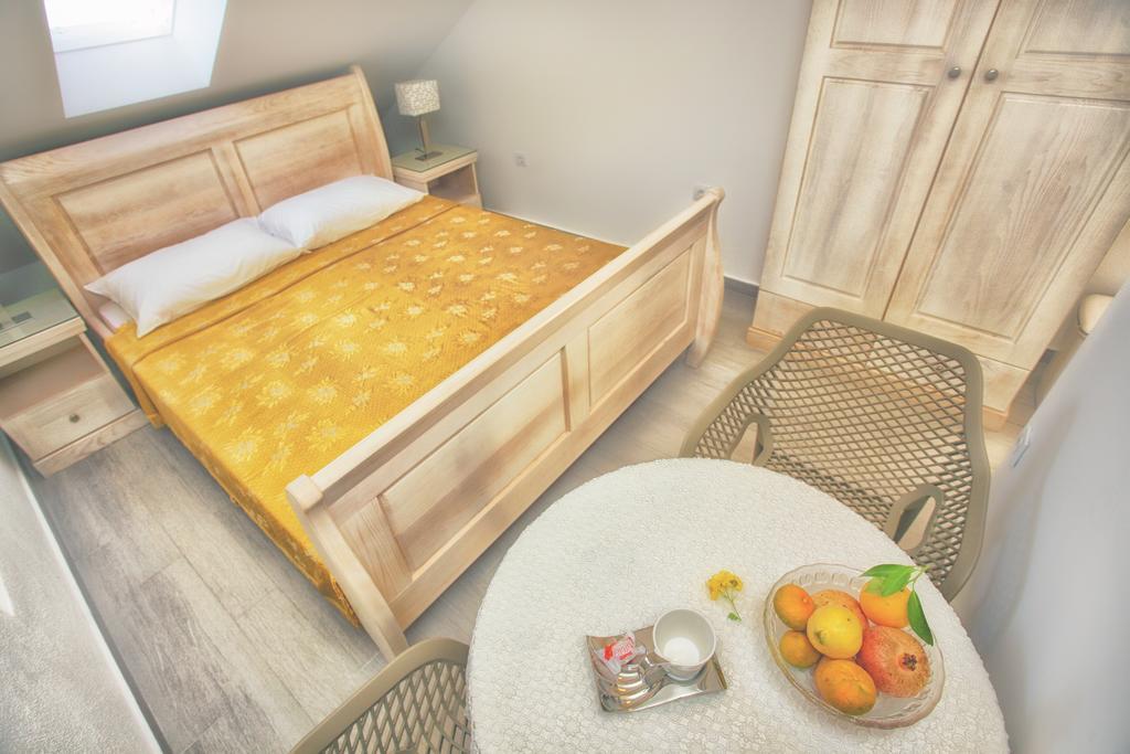 Apartments Barizon Lustica Bagian luar foto