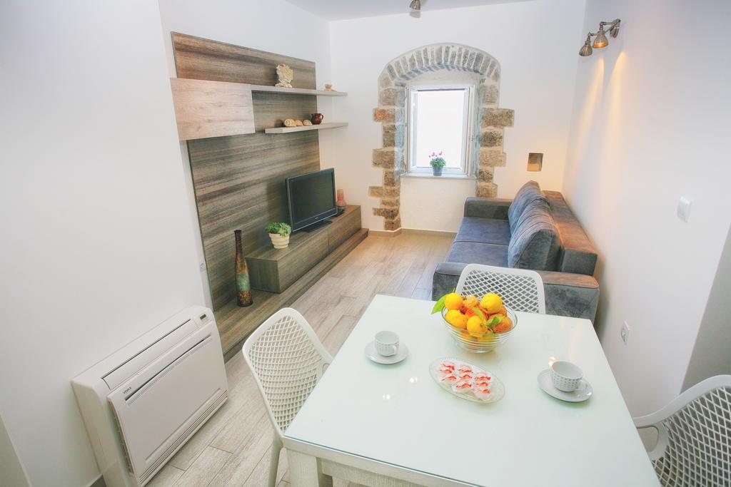 Apartments Barizon Lustica Bagian luar foto