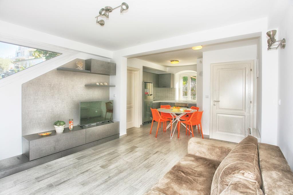 Apartments Barizon Lustica Bagian luar foto