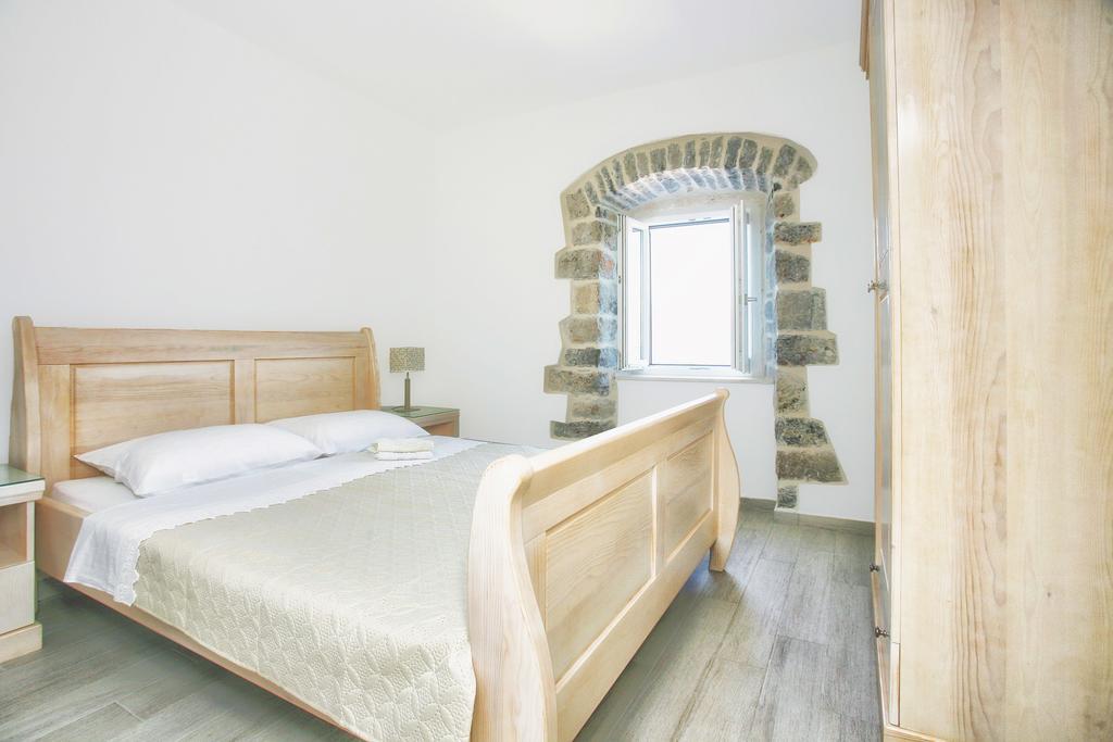 Apartments Barizon Lustica Bagian luar foto