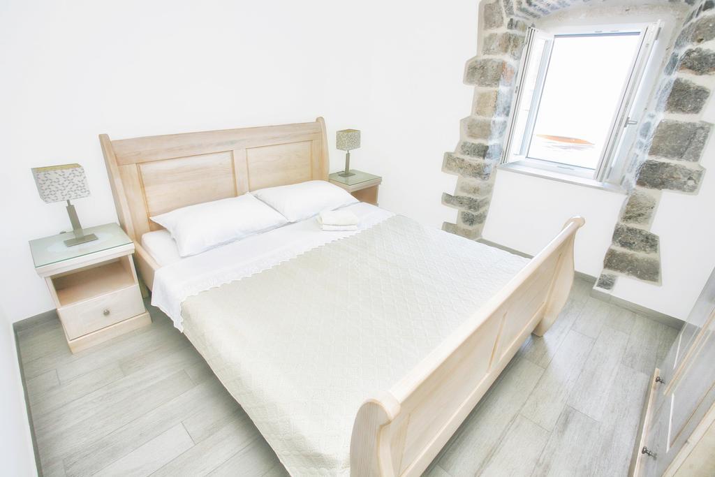 Apartments Barizon Lustica Bagian luar foto