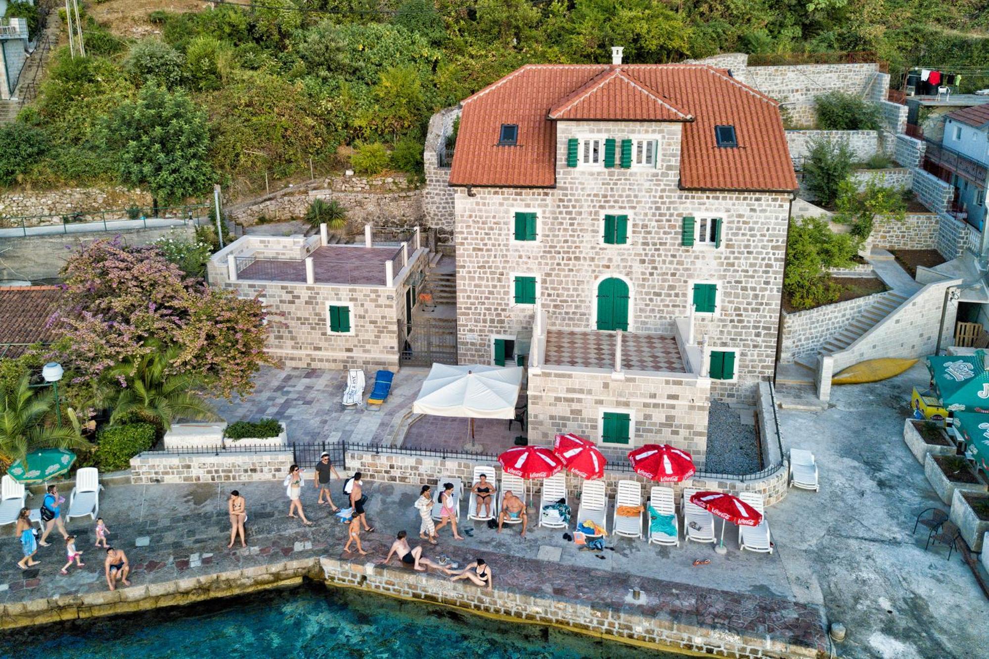 Apartments Barizon Lustica Bagian luar foto