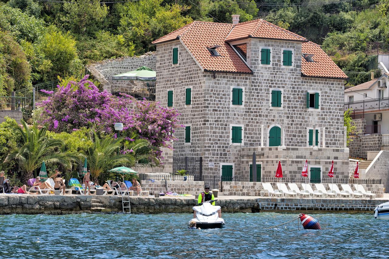 Apartments Barizon Lustica Bagian luar foto